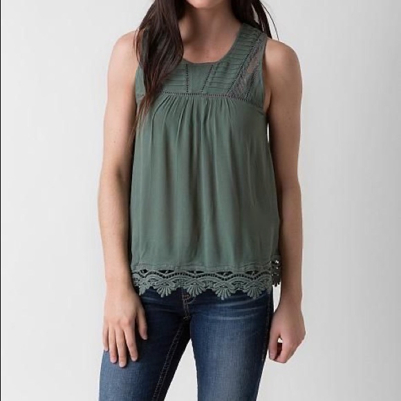 Coco & Jameson Crochet Olive Lace Inset Tank / SM - Picture 2 of 4